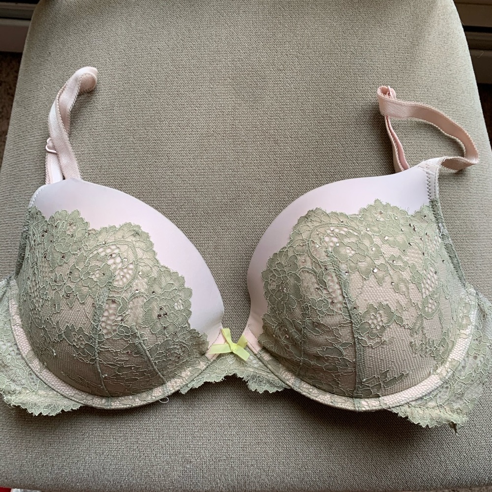 Victoria Secret “Dream Angels Push-Up” Bra